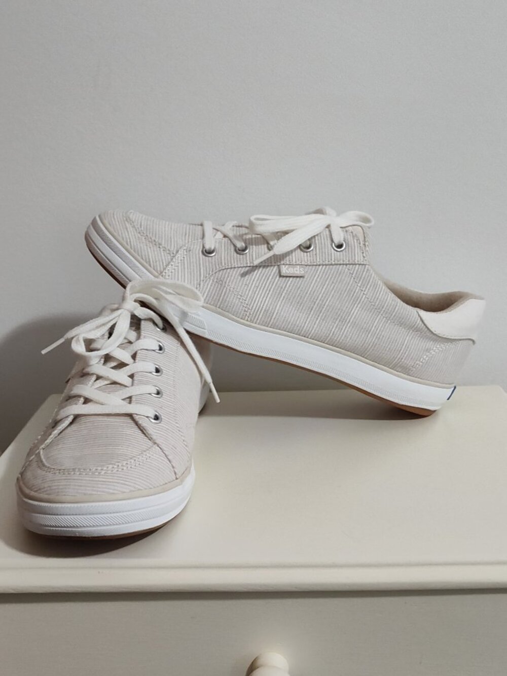 Keds Center III ticking stripe cream/beige/light gray canvas sneakers, EUC, 8.5